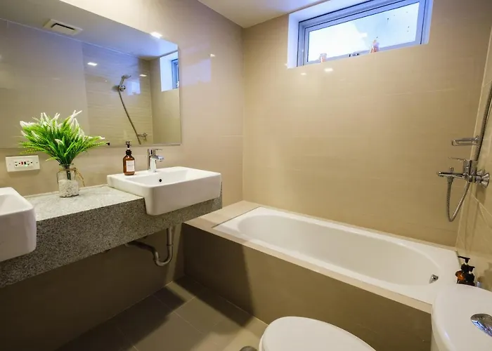 Spacious 2br In Bgc With Workspace & Washer