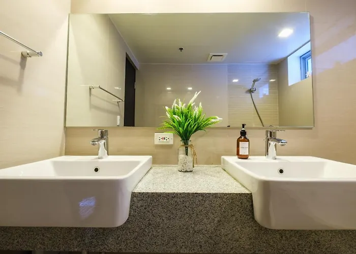 Spacious 2br In Bgc With Workspace & Washer