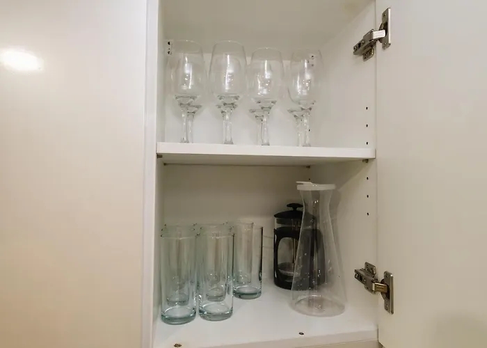 Apartment Spacious 2br In Bgc With Workspace & Washer