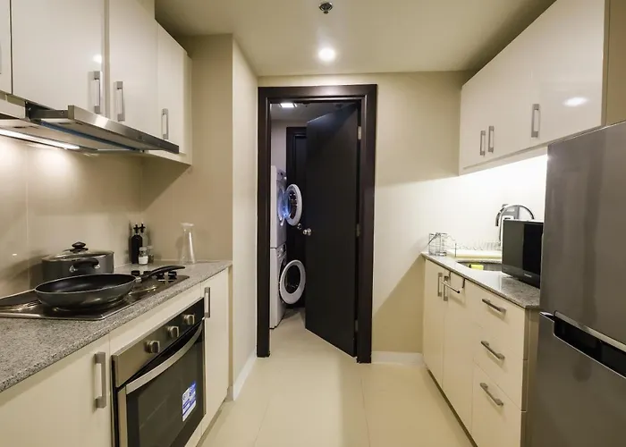 Spacious 2br In Bgc With Workspace & Washer Apartment *