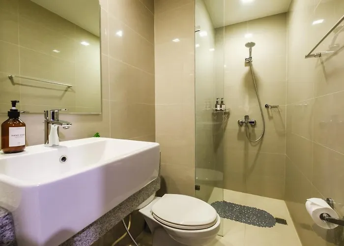 Spacious 2br In Bgc With Workspace & Washer Apartment