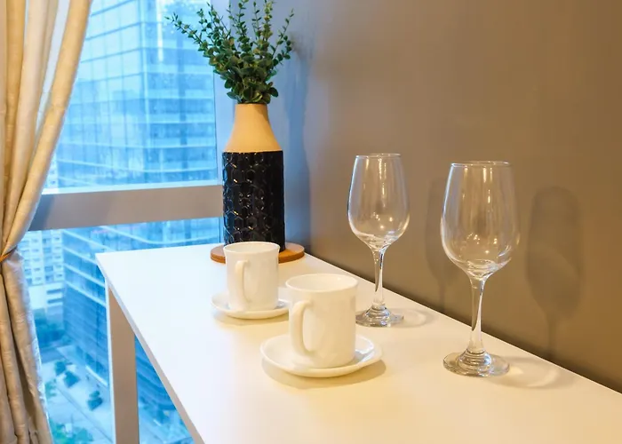 Apartment Spacious 2br In Bgc With Workspace & Washer