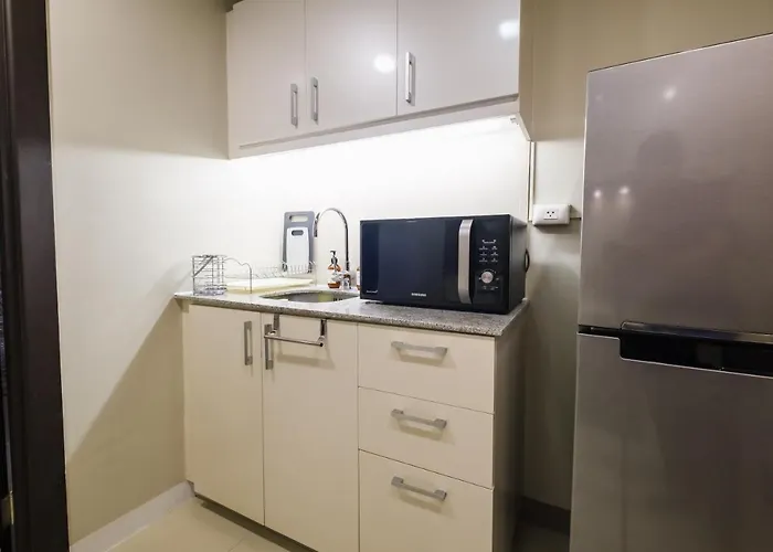 Spacious 2br In Bgc With Workspace & Washer Apartment