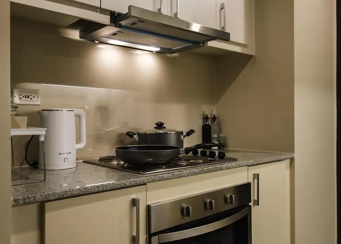 Spacious 2br In Bgc With Workspace & Washer