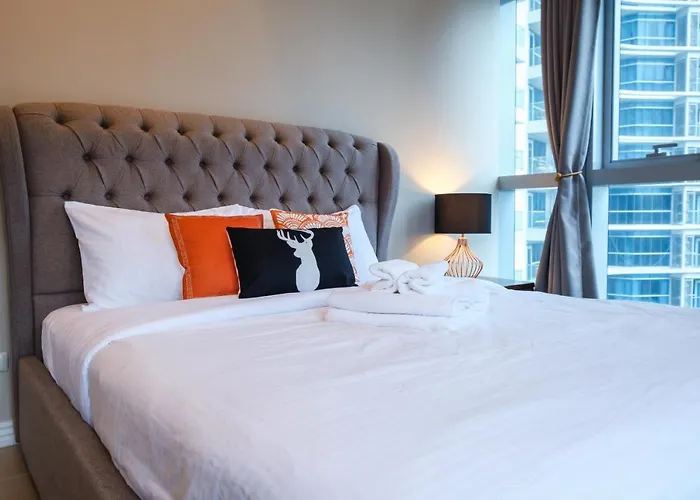 Apartment Spacious 2br In Bgc With Workspace & Washer