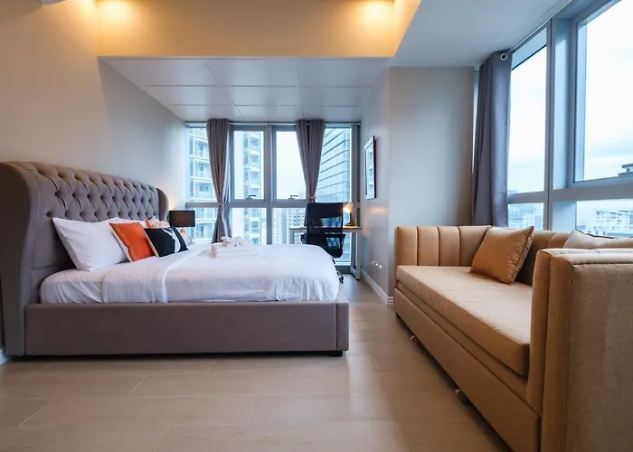 Spacious 2br In Bgc With Workspace & Washer Apartment