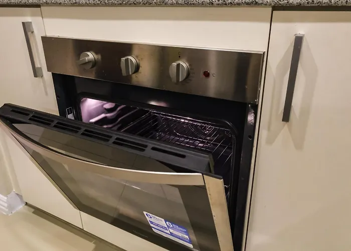 Spacious 2br In Bgc With Workspace & Washer
